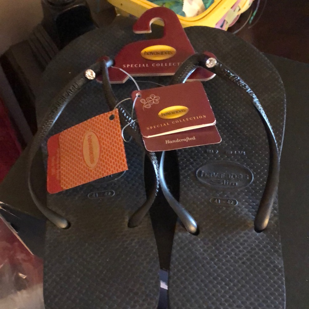 BRAND NEW BLACK HAVAIANAS